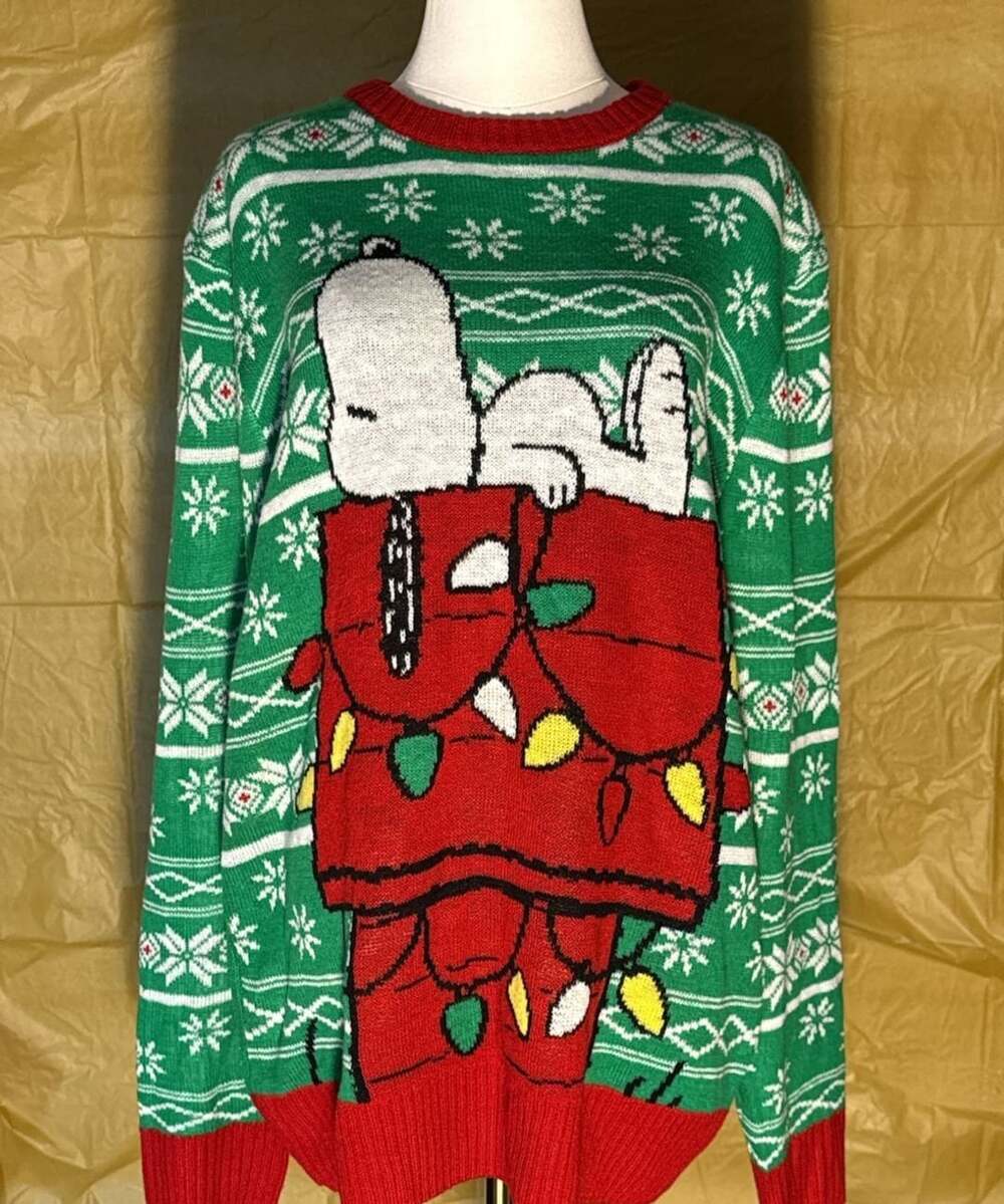 Peanuts Snoopy Christmas Sweater Size L/G (42-44) Green Red Ugly Sweater